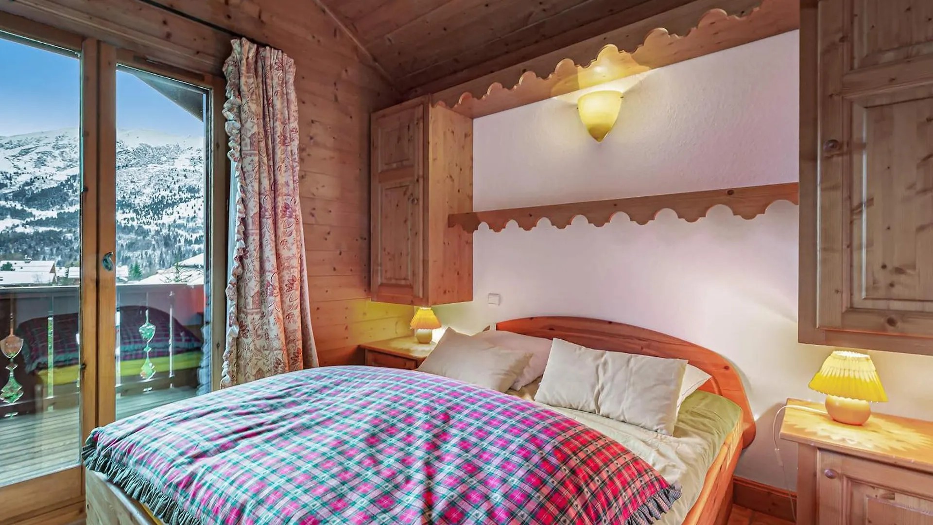 Duplex Lumineux A Meribel Avec Cheminee, Terrasse Et Acces Aux Pistes - Fr-1-566-31 Les Allues France